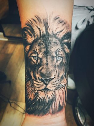 12+ Realistic Lion Eyes Tattoo Designs | PetPress